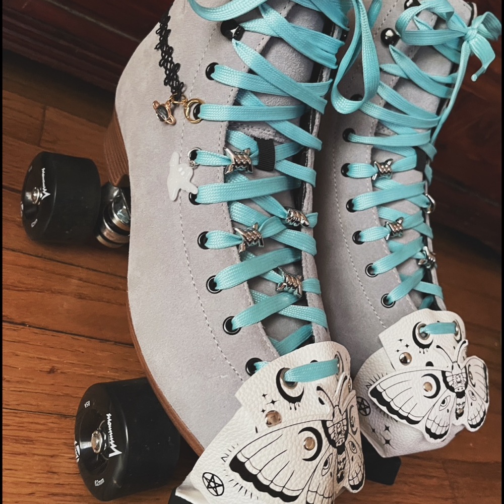 Moonlight Rollers - SIZE US 9 - retails $250
HAVE NEVER BEEN SKATED IN